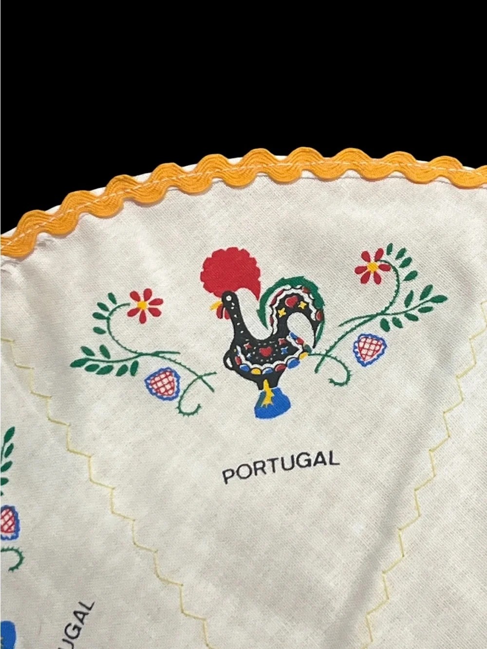 Vintage Portugal Roosters of Barcelos Fabric Bun Roll Biscuit Server Holds 12